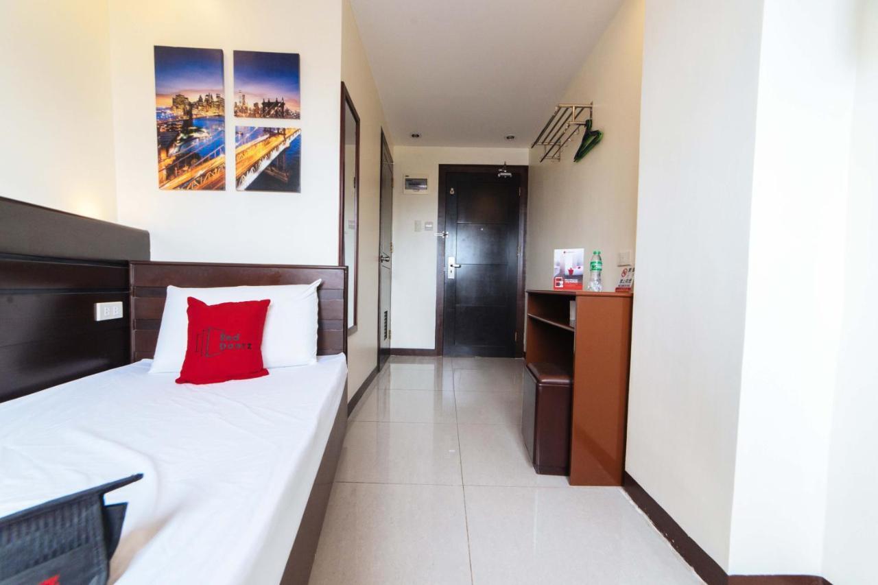 Reddoorz Near Victoria Mall Davao Stadt Exterior foto