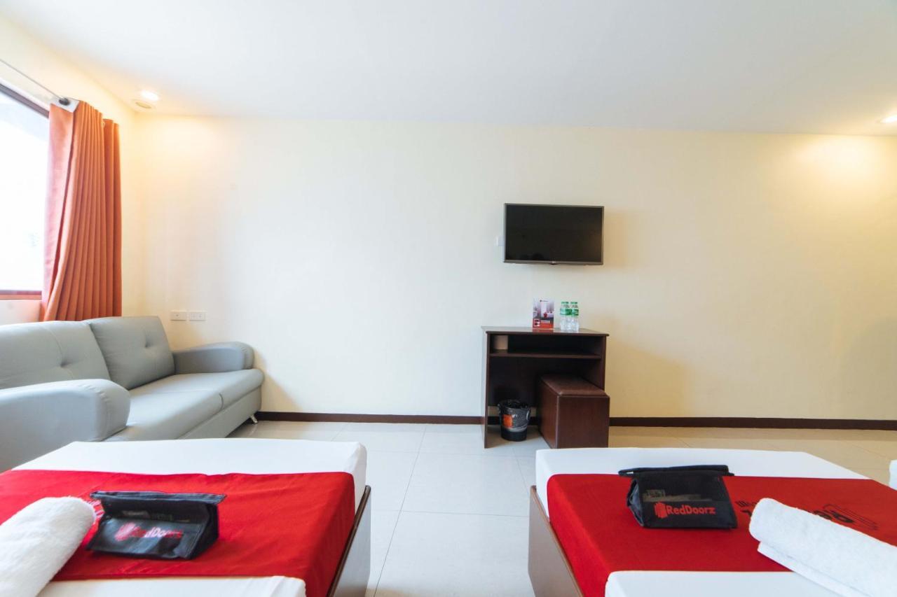 Reddoorz Near Victoria Mall Davao Stadt Exterior foto