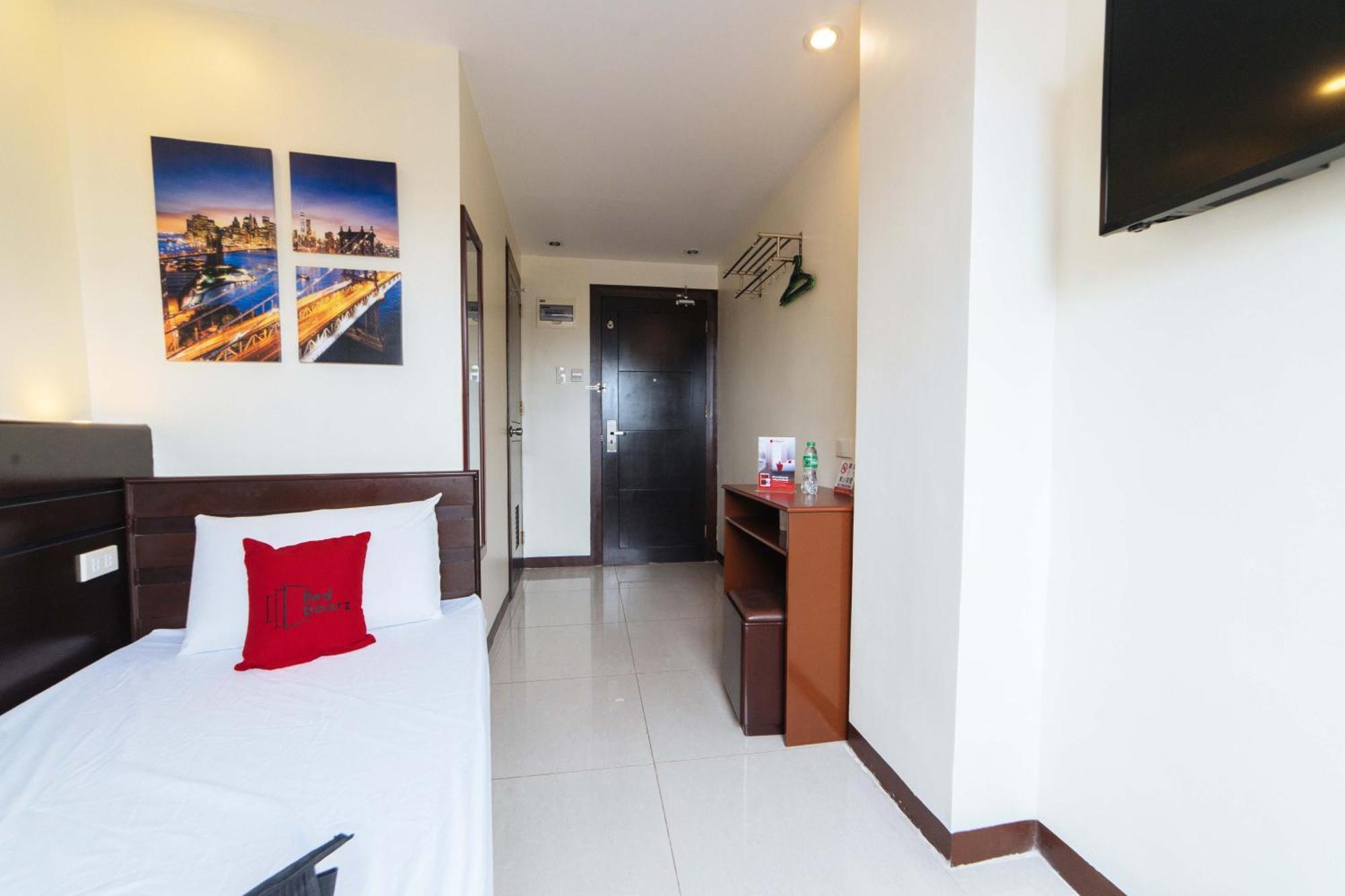 Reddoorz Near Victoria Mall Davao Stadt Exterior foto