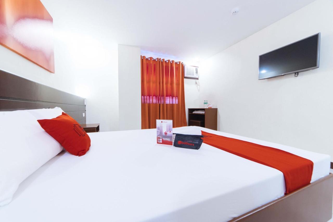 Reddoorz Near Victoria Mall Davao Stadt Exterior foto