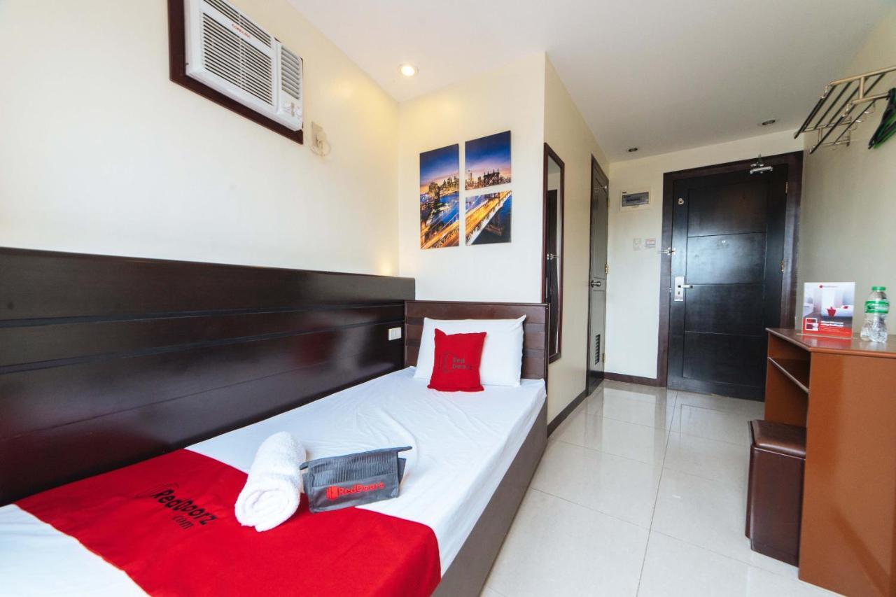 Reddoorz Near Victoria Mall Davao Stadt Exterior foto